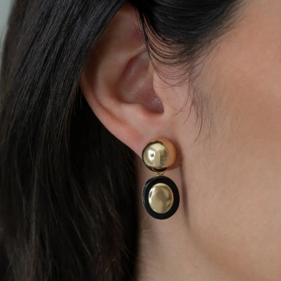 Brinco oval resina preta