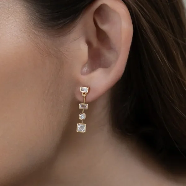 Brinco zircônias geométricas Dourada