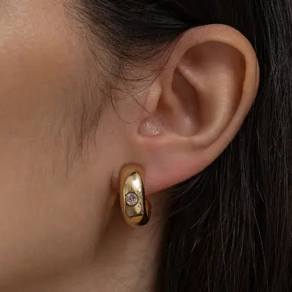 Argola com zircônia ponta cristal