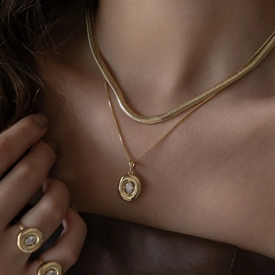 Colar Cravação Inglesa Ponto de Luz Ouro e Ródio