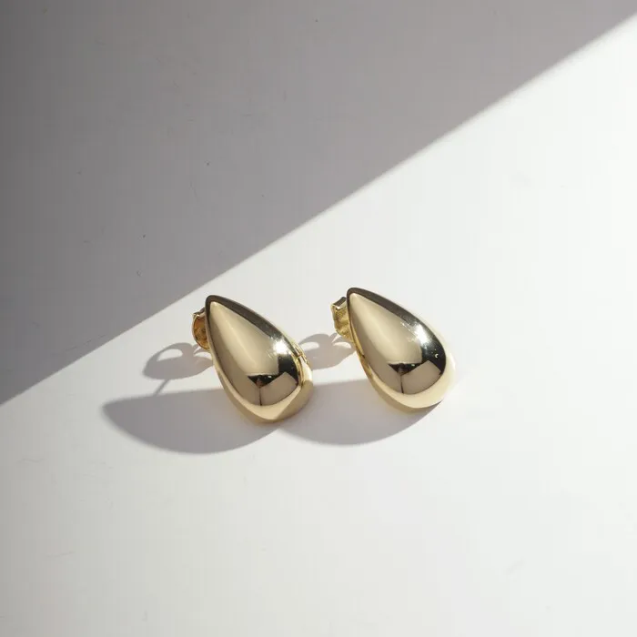 Brinco Gota Lisa P Banhado a Ouro 18K