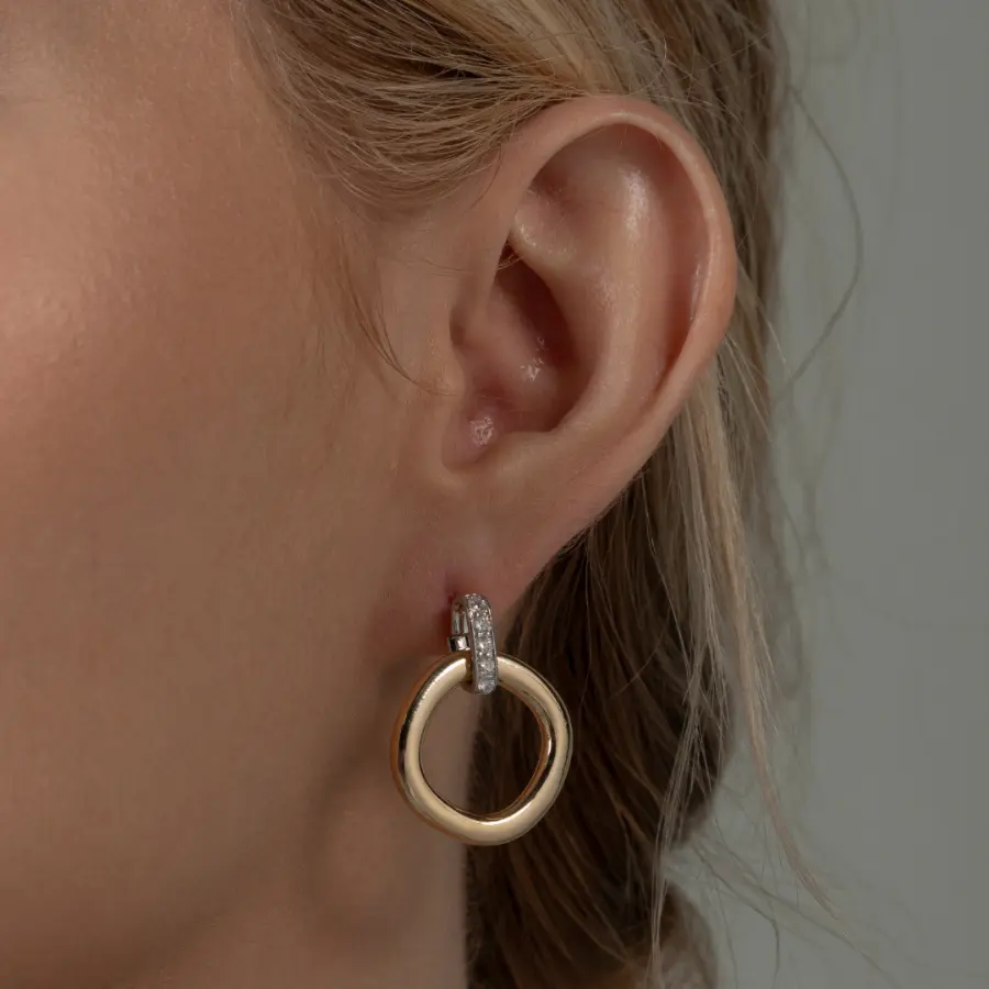 Brinco redondo com cravação