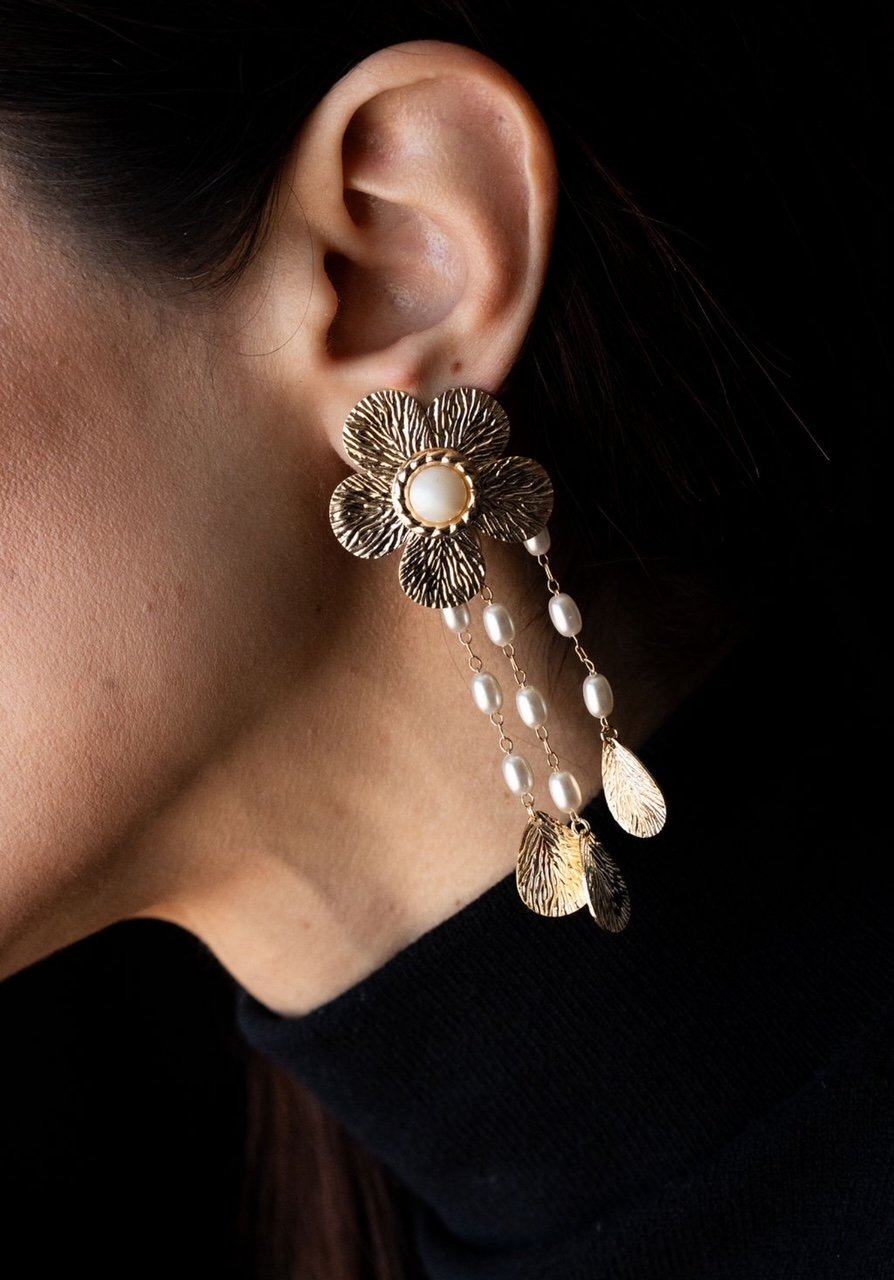 Brinco Cascata Flores